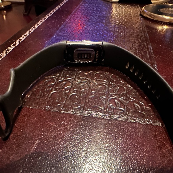 Fitbit Charge 6 - used - Picture 4 of 11